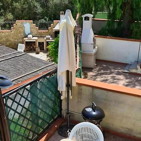 Welcoming Holiday In With Parking Holiday home